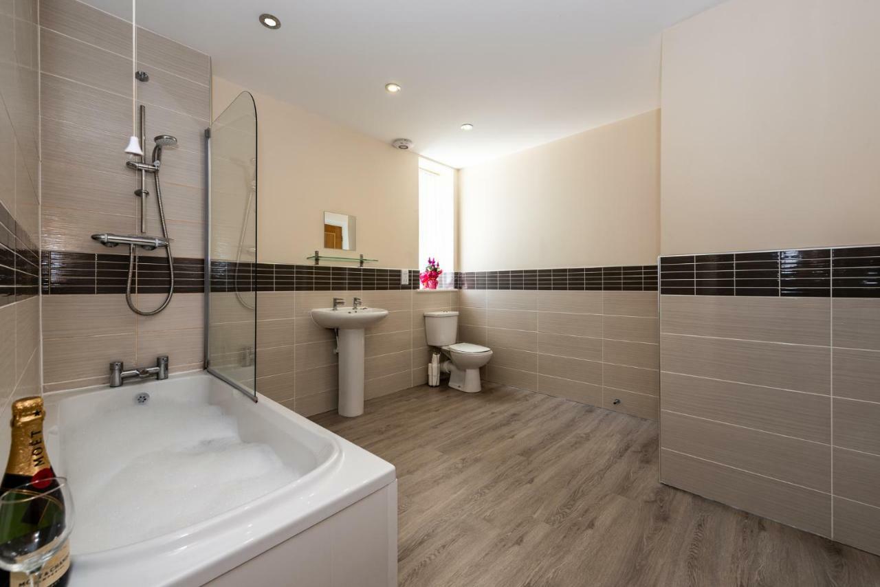 Waterview Deluxe Apartments Barrow-in-Furness Екстер'єр фото